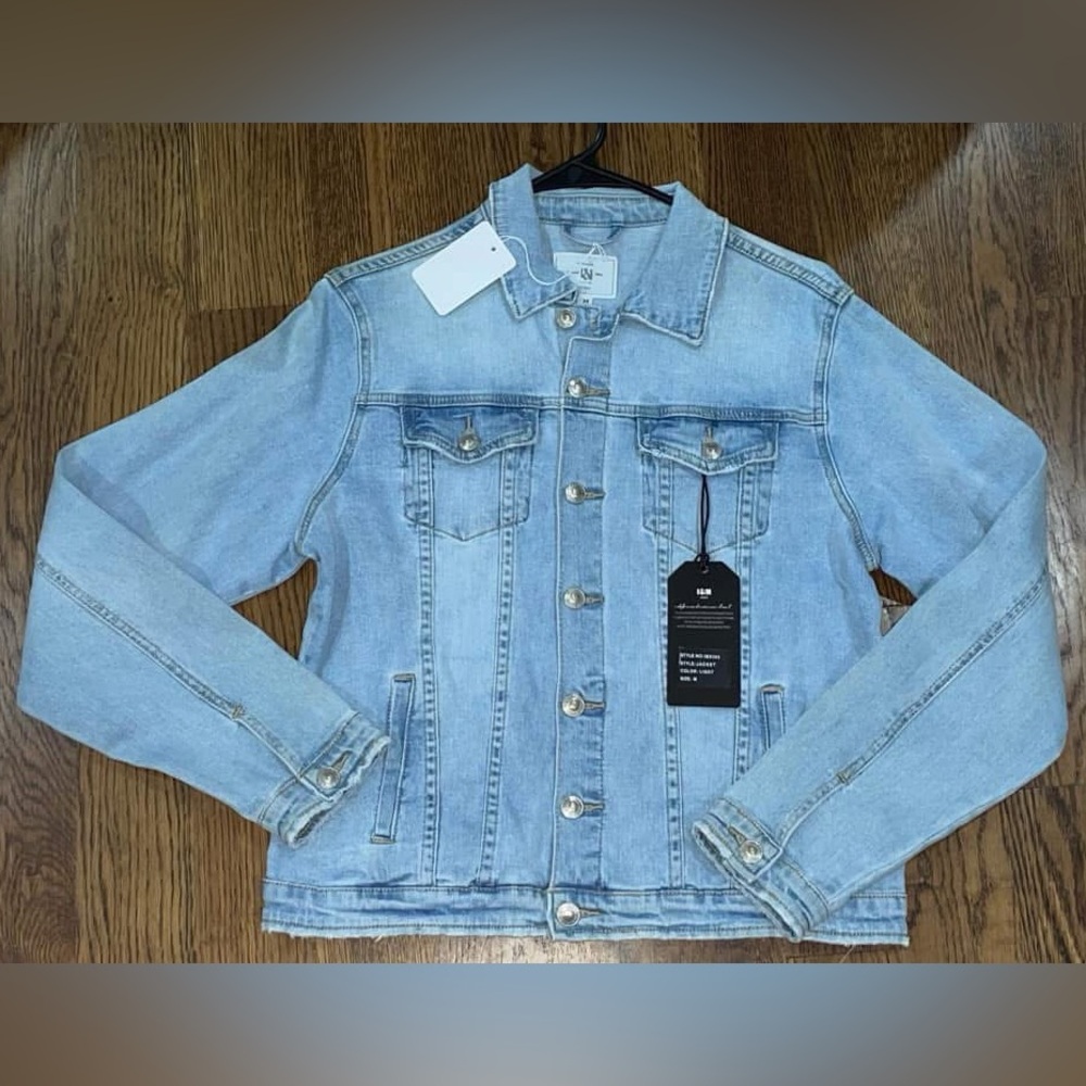 Light Blue Denim Jacket❤️ NWT size Medium